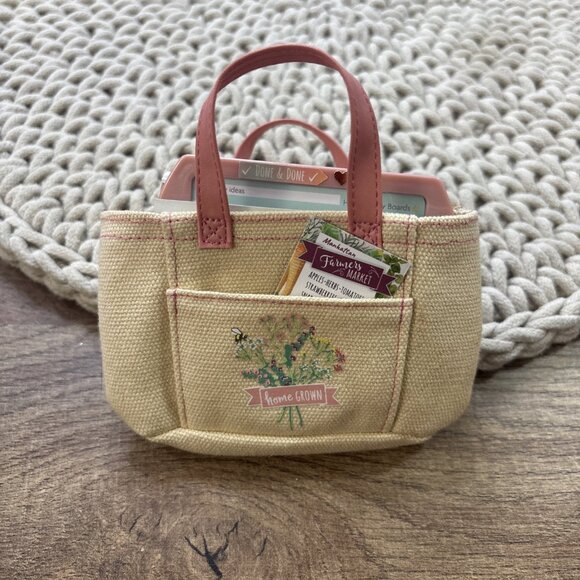 American Girl Doll Blaire Wilson's Accessories Tablet Tote Bag & More GOTY 2019 - Picture 3 of 8